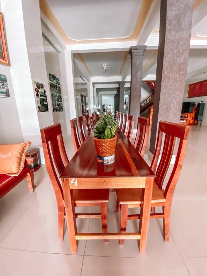 Gold Plus Hotel Фонг Нха Екстериор снимка